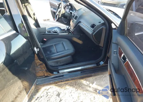 2010 Mercedes-Benz C 300 Luxury/Sport из США, поврежденный, VIN WDDGF5EB8AR116148